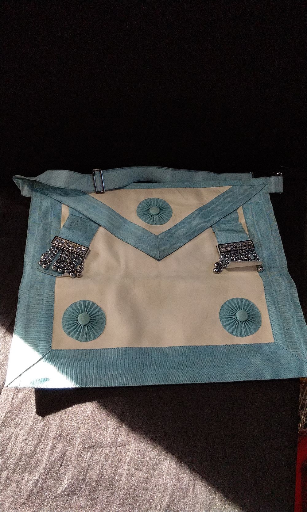 Lot 210: 1 x Master Mason's apron