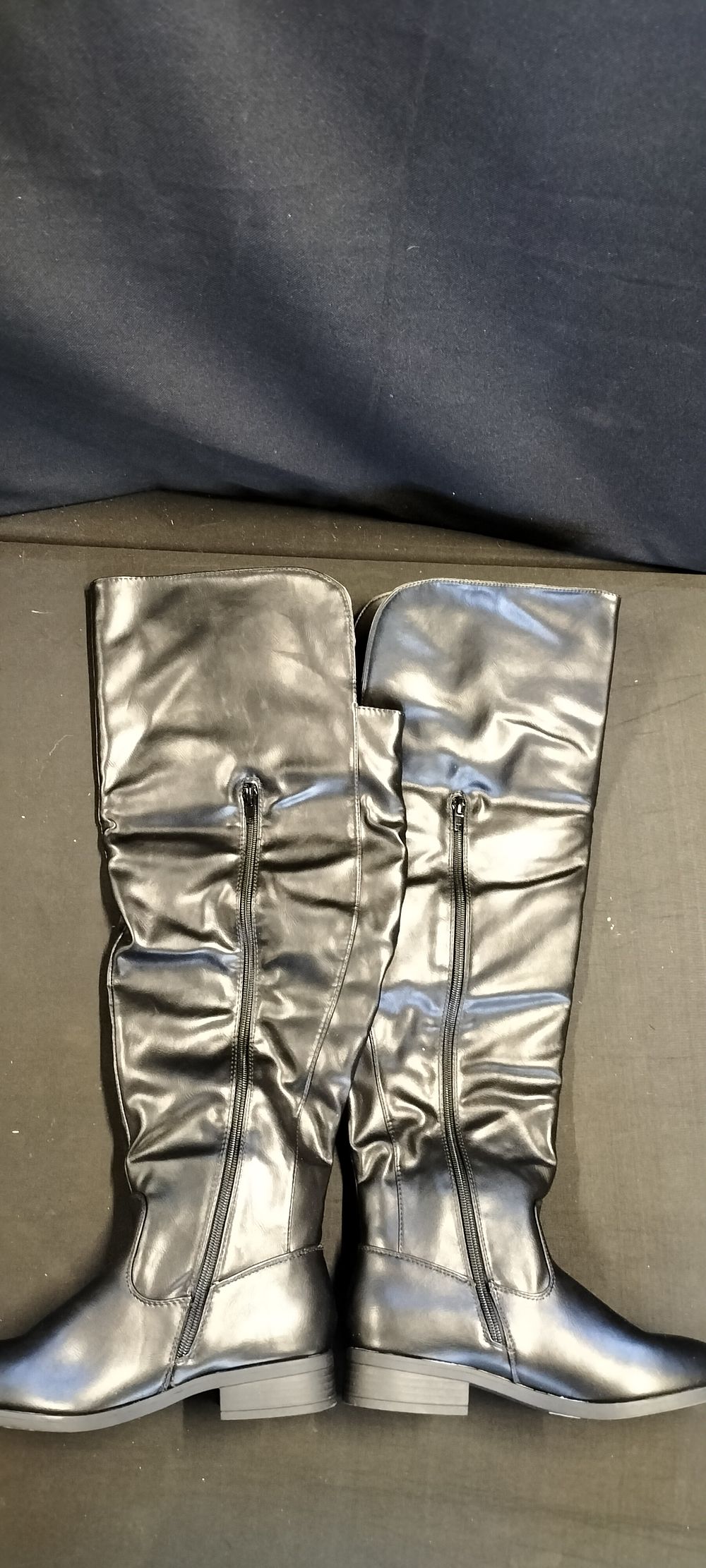 Lot 164: Womens Over the Knee Boots, New and Unworn Size 5 Wide