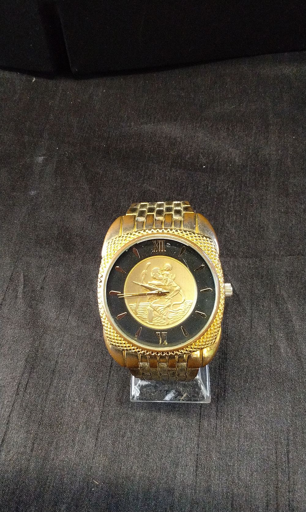 Lot 242: Working Serrato St Christopher men's watch.