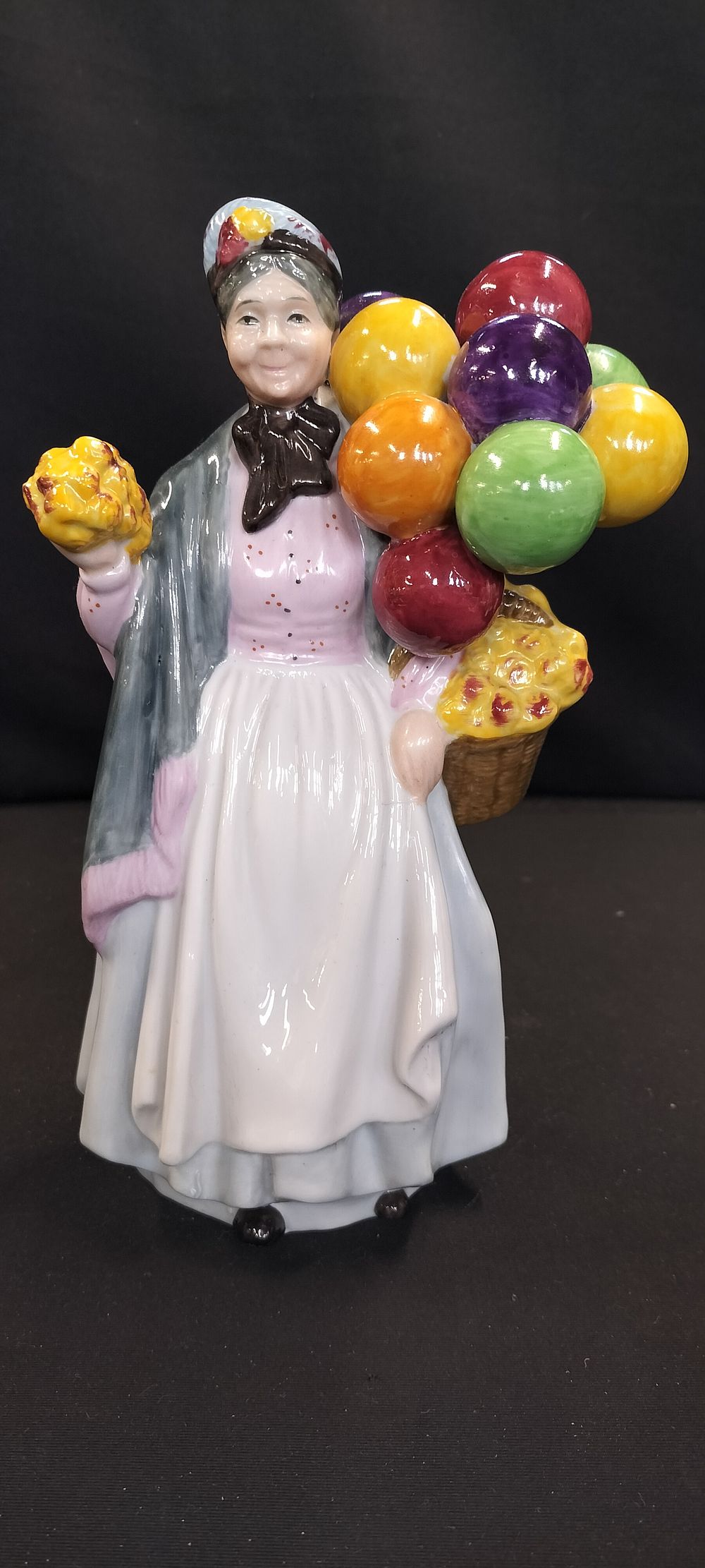 Lot 174: Lady Balloon Seller Fine Porcelain Figurine by The Leonardo Collection