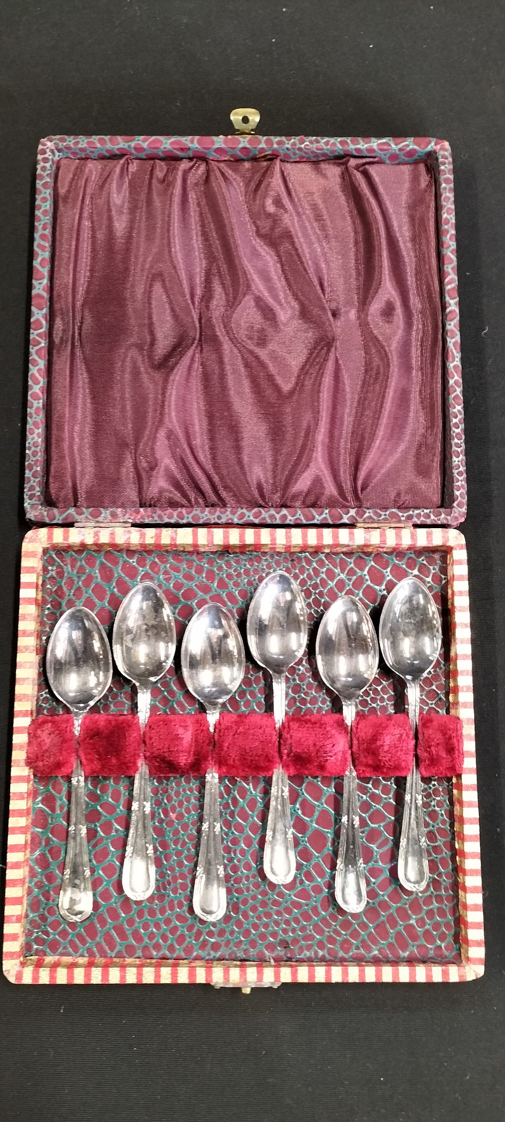 Lot 180: A set of Six EPNS Coffee Spoons in a Presentation Case