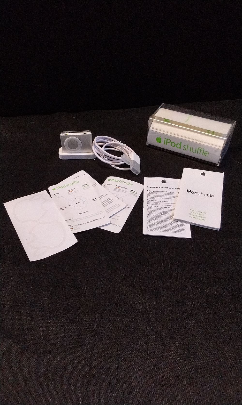 Lot 263: Apple ipod Shuffle Silver 1GB