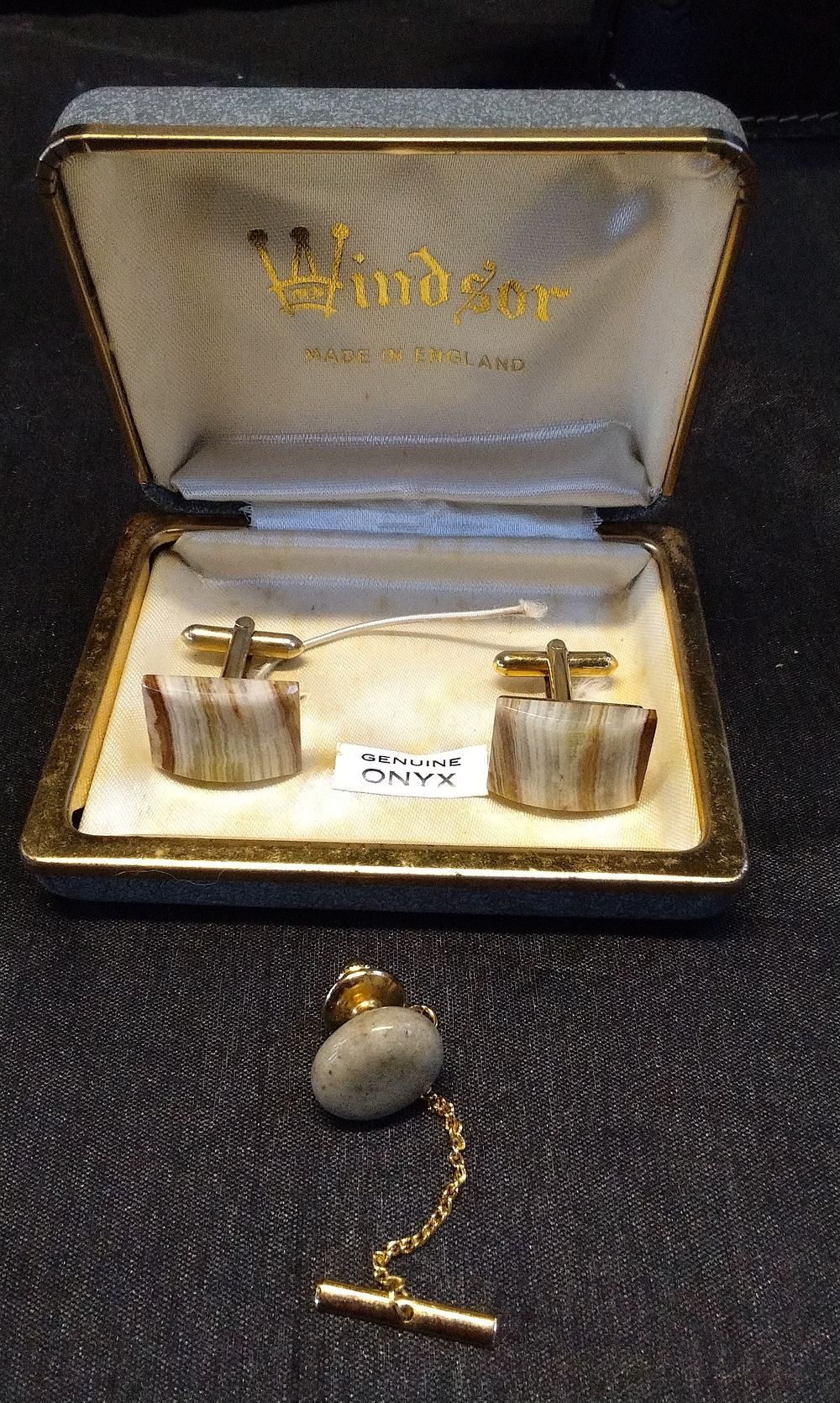 Lot 277: Set of Vintage Genuine Onyx Cufflinks and Tie Pin