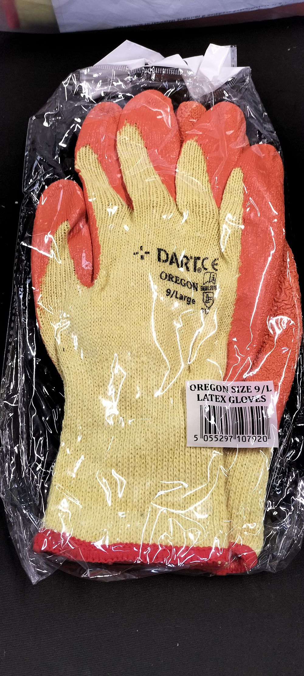 Lot 313: 12 Pairs of DART Oregon Size 9/L Latex Gloves
