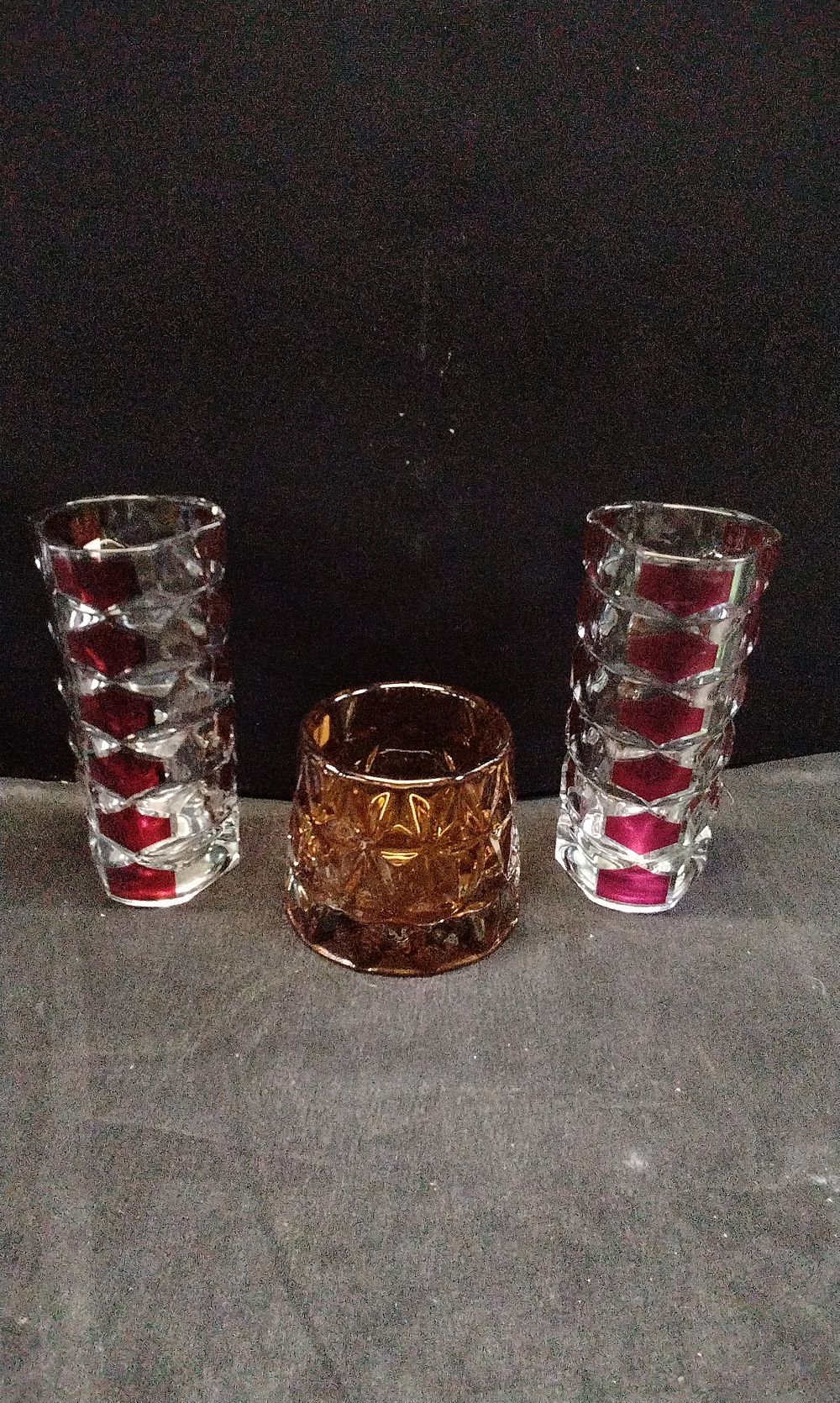 Lot 431: Two Glass vases and a Yankee Candle Amber Glass