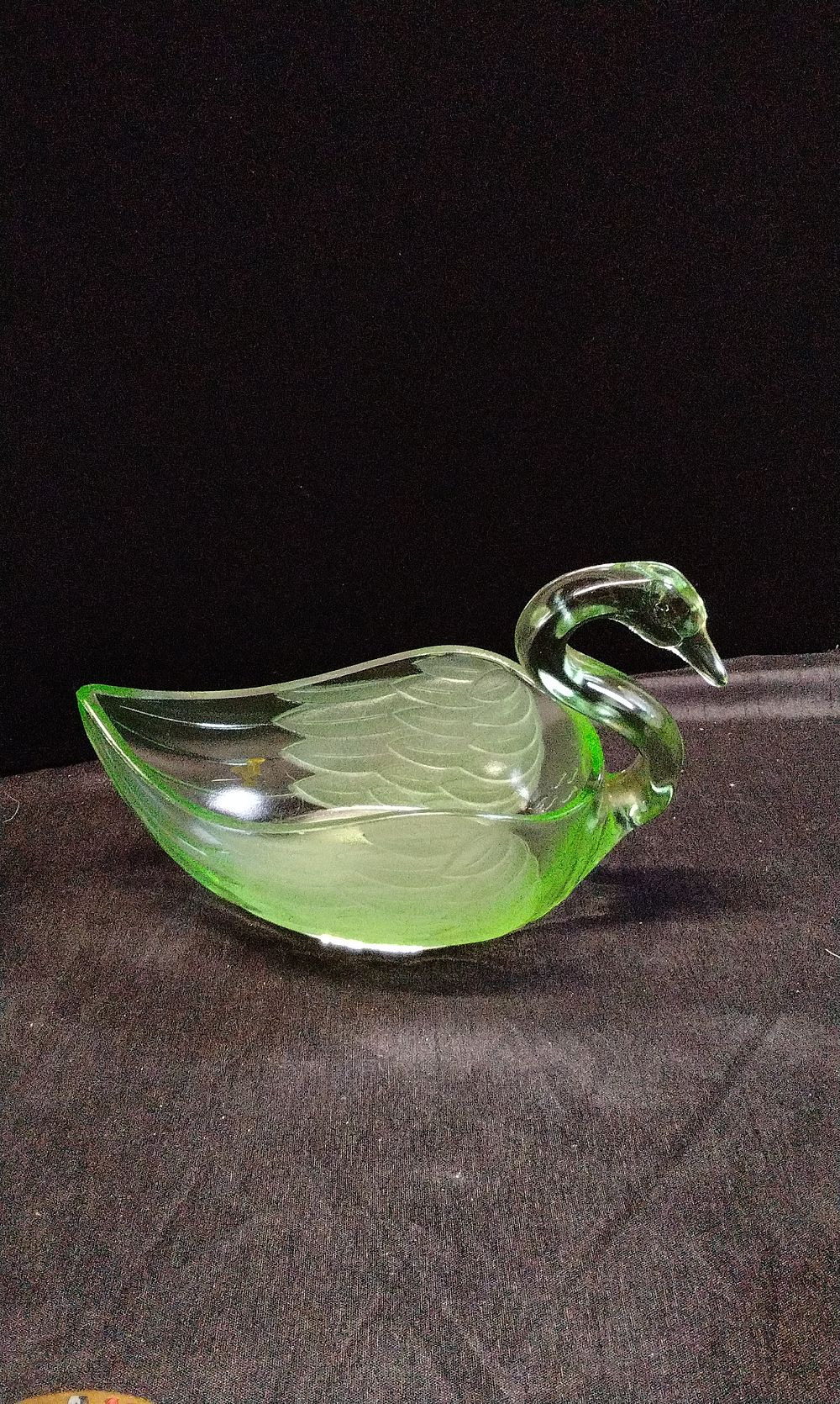 Lot 433: Vintage Green Glass Swan Dish