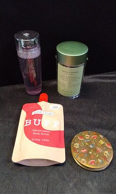 Selection of Beauty Products. 28x3.8ml Daniele Rayman Day and Night Capsules, 200ml Lancome Eau 