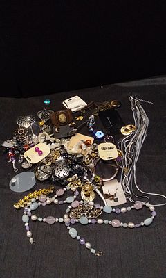 Large Quantity of Costume Jewellery