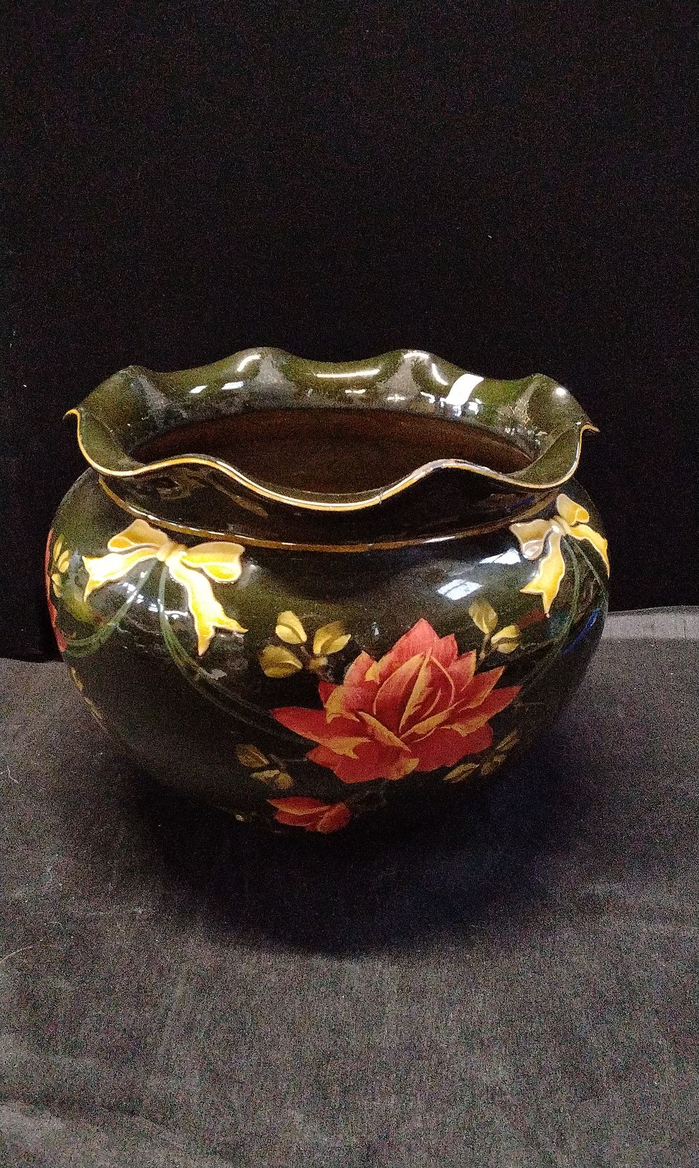 Lot 606: Ravissant ware Jardiner Planter with Embossed Ribbons and Painted Roses