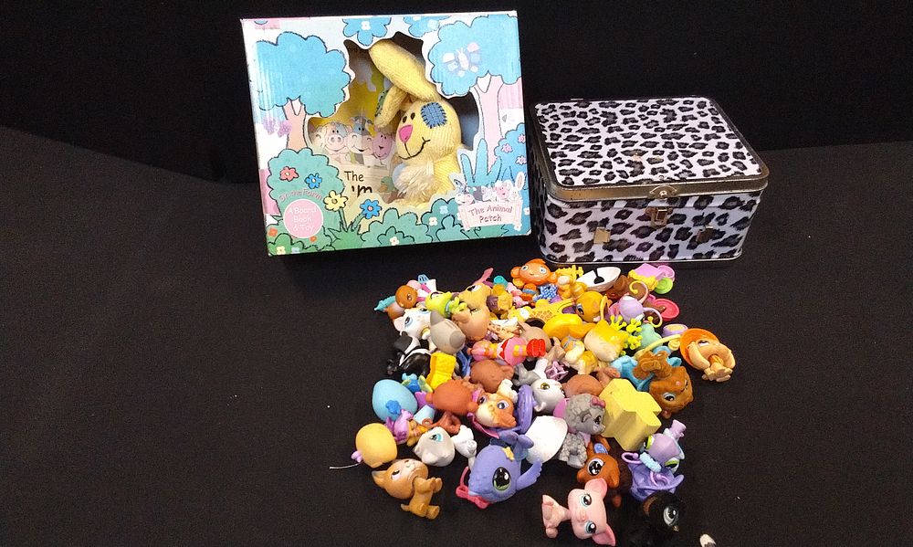 Lot 476: Boxed The Animal Patch Board Book & Toy,