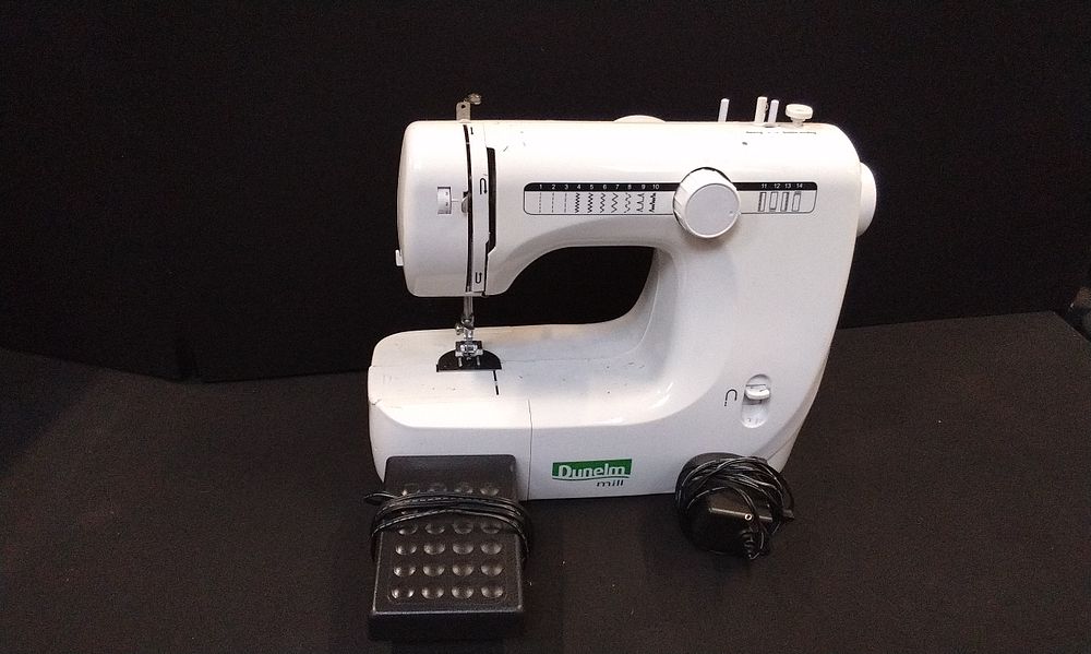 Lot 477: Dunelm Mill. Sew Easy DM609 Sewing Machine.