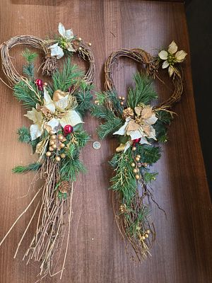 A pair of heart cain wreaths