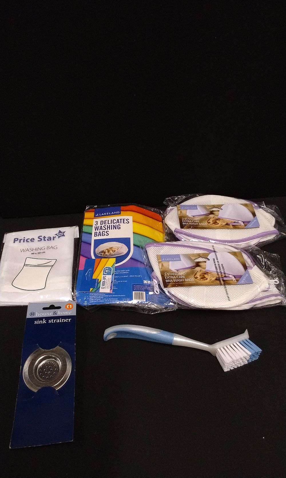 Lot 670: Mixed Household Washing Delicates Wash Mmesh Bags, Scrubbing Brush  and Sink Strainer