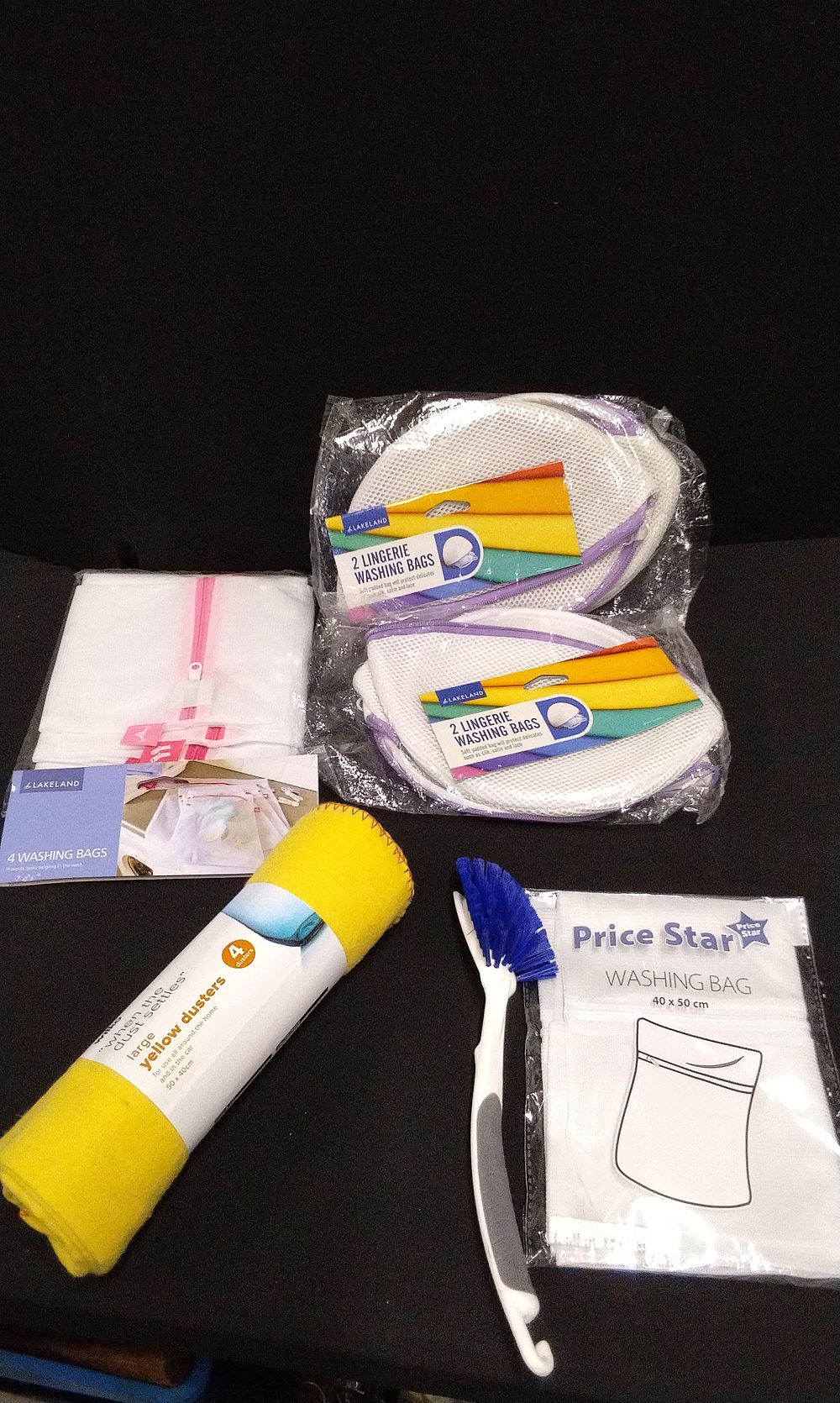 Lot 671: Mixed Household Washing Delicates Wash Mmesh Bags, Scrubbing Brush and a Pack of 4 Yellow Dusters