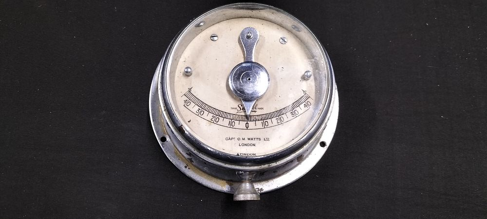 Lot 367: A Sestrel Clinometer by Captain. O. M. Watts Ltd. London