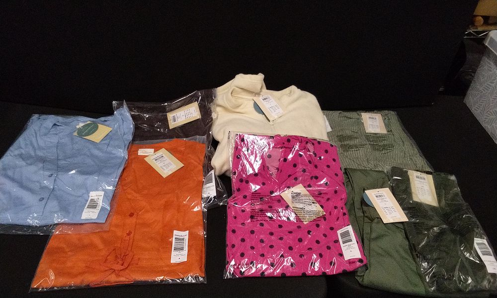 Lot 689: Brand New Mama;Liscious Maternity Wear