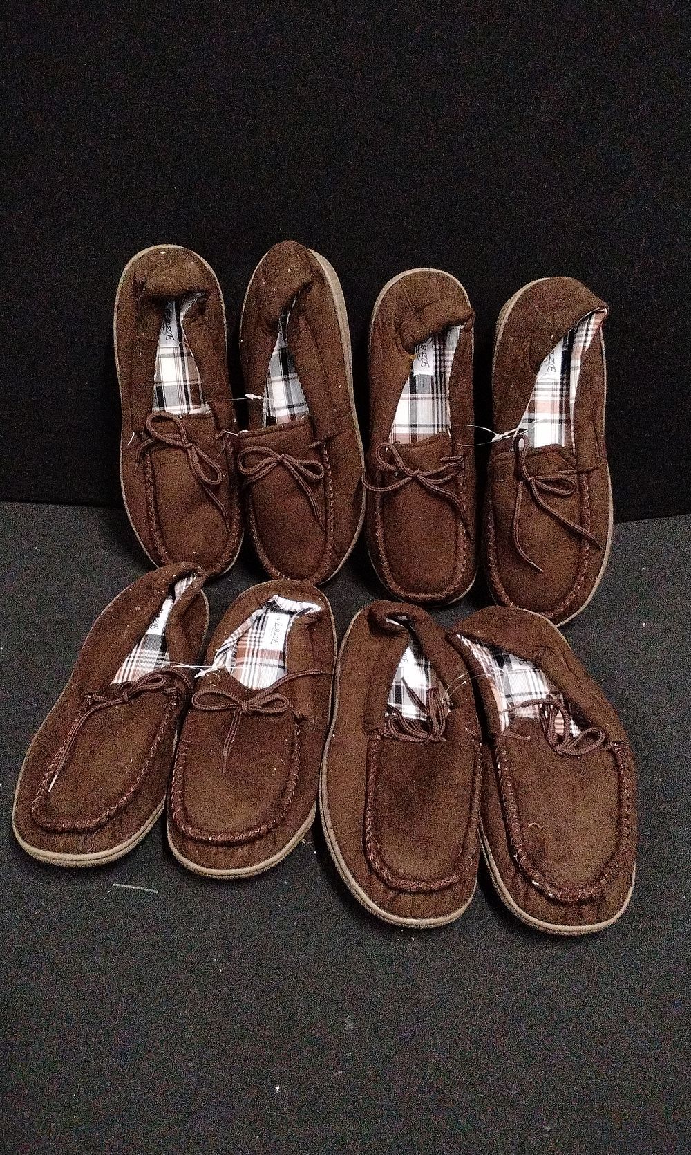 Lot 708: 4x Brand New Pairs of Mocassan Slippers