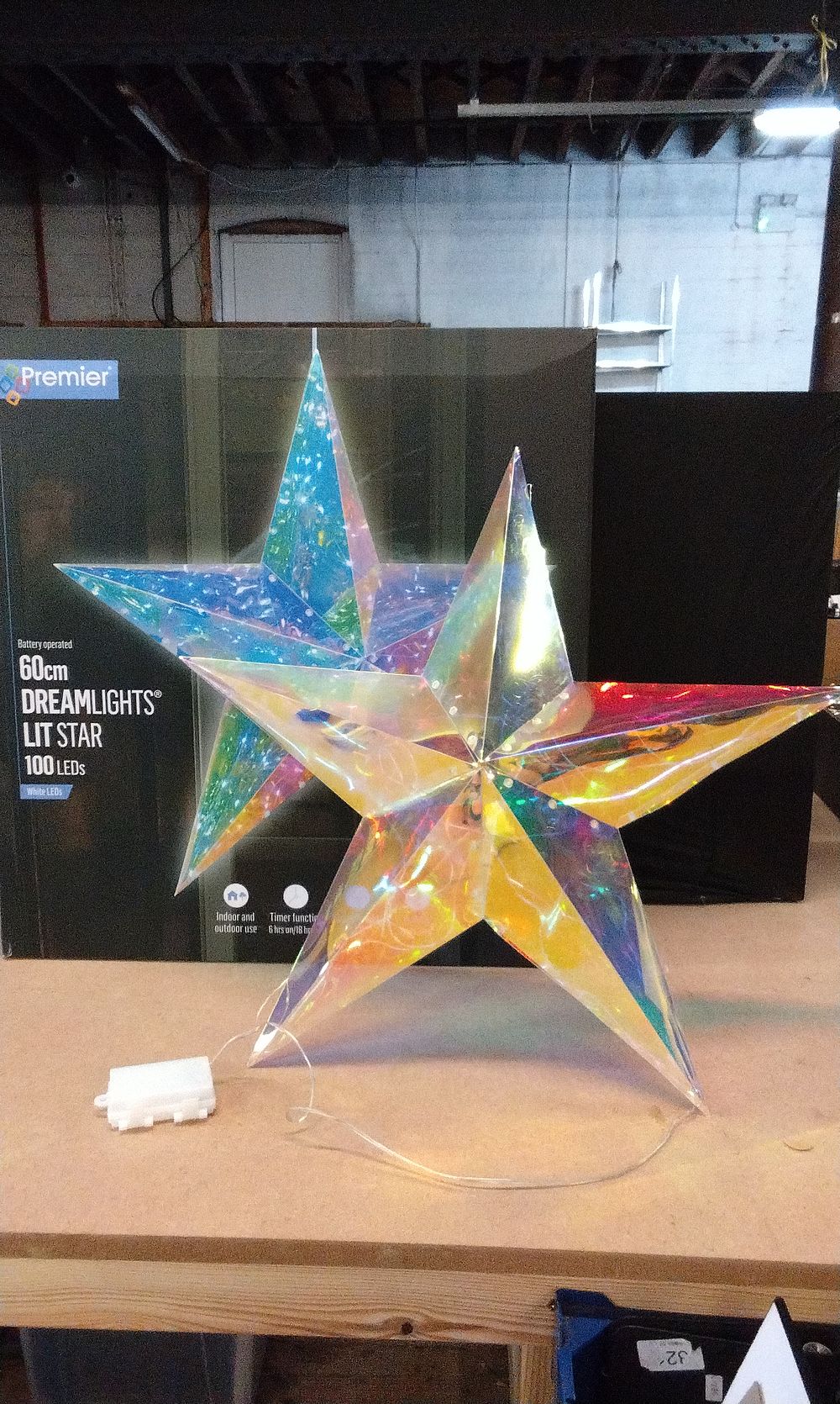 Lot 217: Premier. Battery Operated 60cm Dreamlights Lit Star