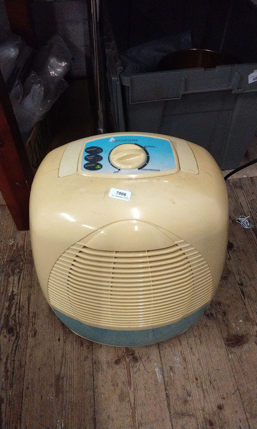 Lot 225: 10L Dehumidifier