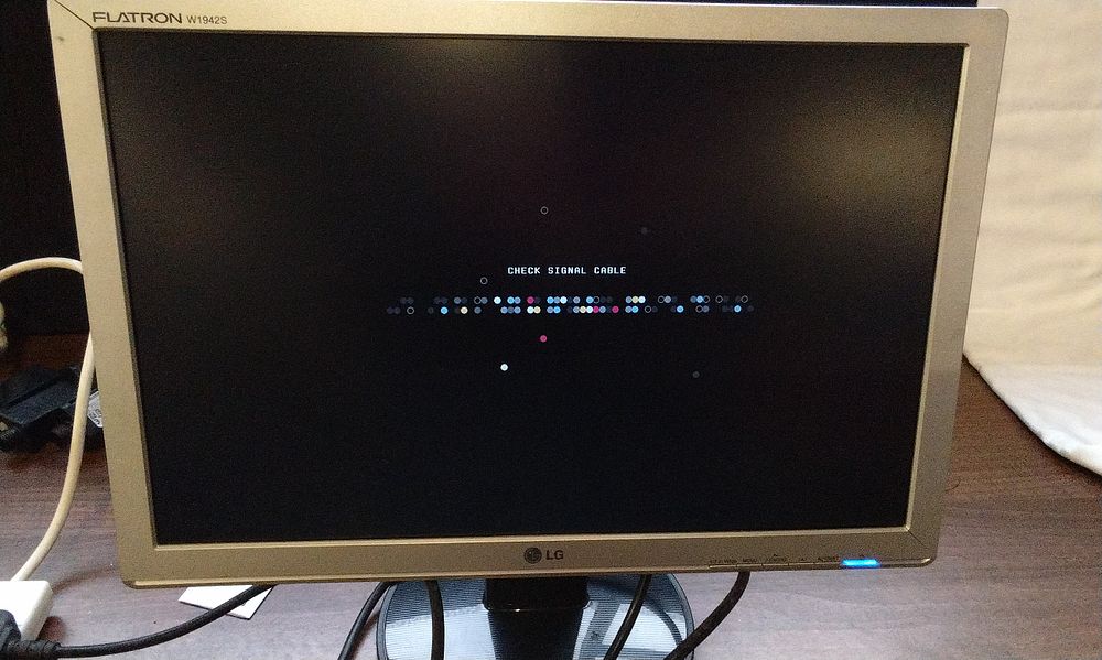 Lot 230: LG Flatron W1942S-SF 19 inch Screen Monitor