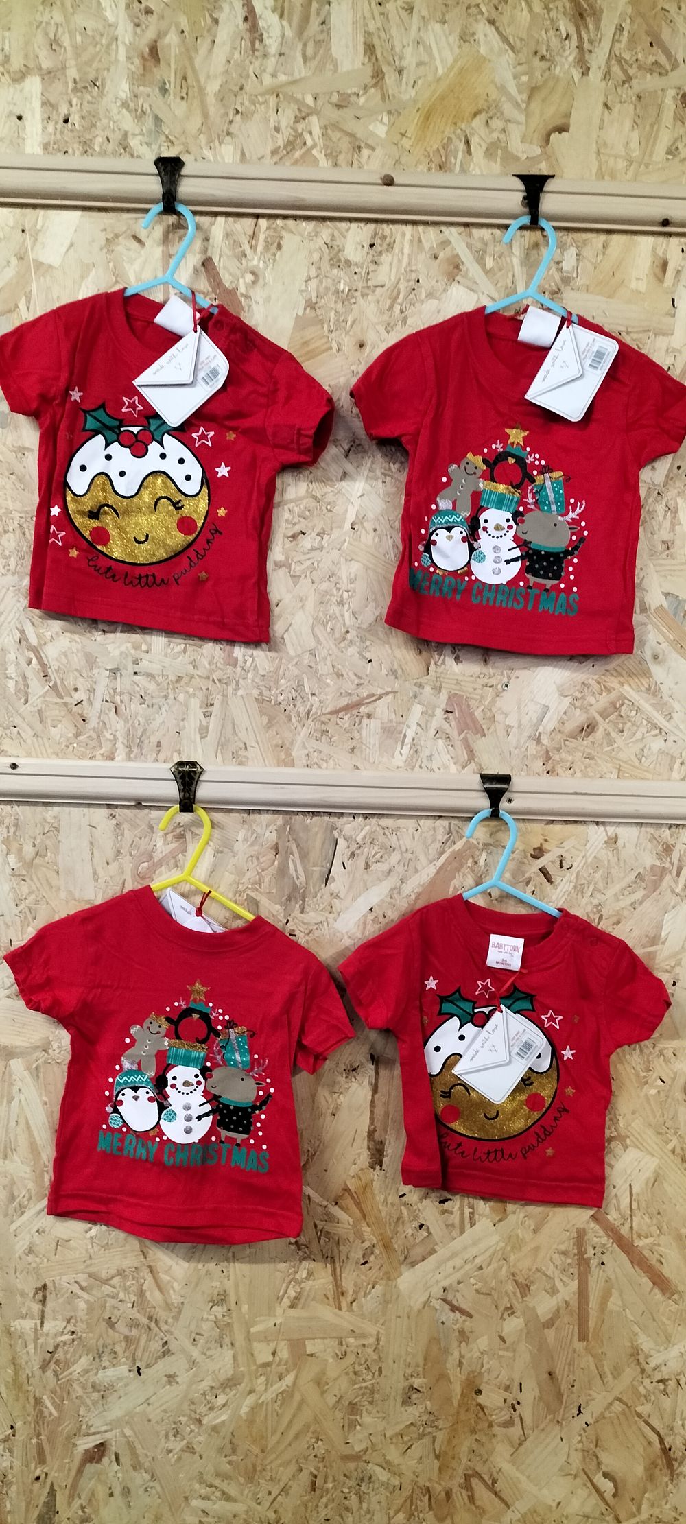 Lot 172: 14 Christmas Themed Children's T-Shirts in Various Colours...