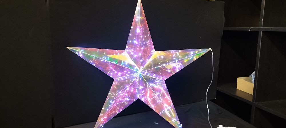 Lot 175: Premier Battery 60cm Dreamlights Lit Star, 100 LED'S,...