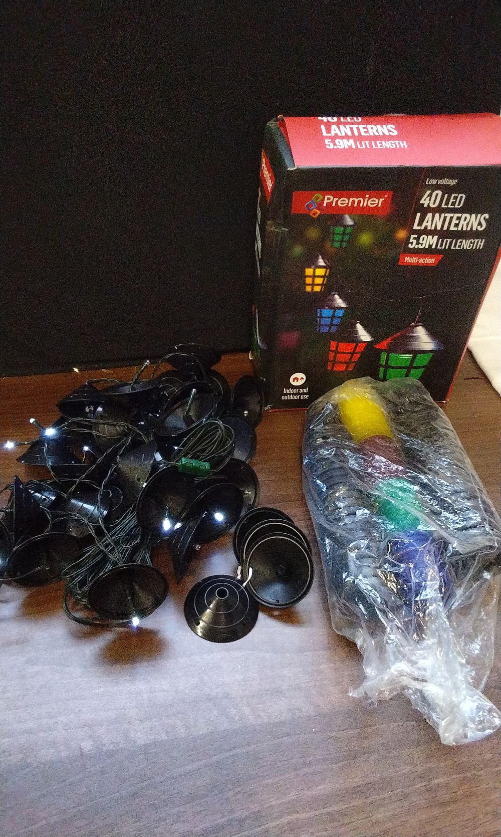 Lot 564: Premier Low Voltage 40 Led Lanterns