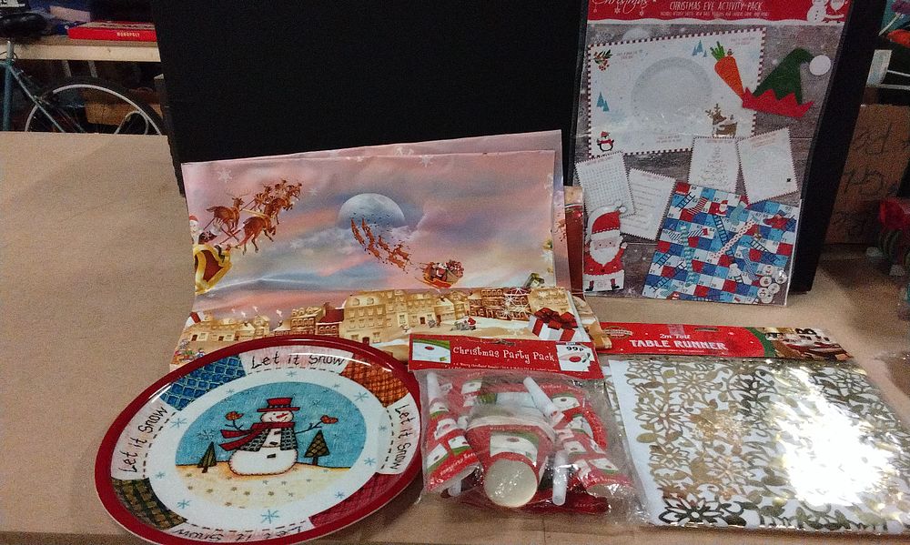 Lot 570: Selection of Various Table Ware