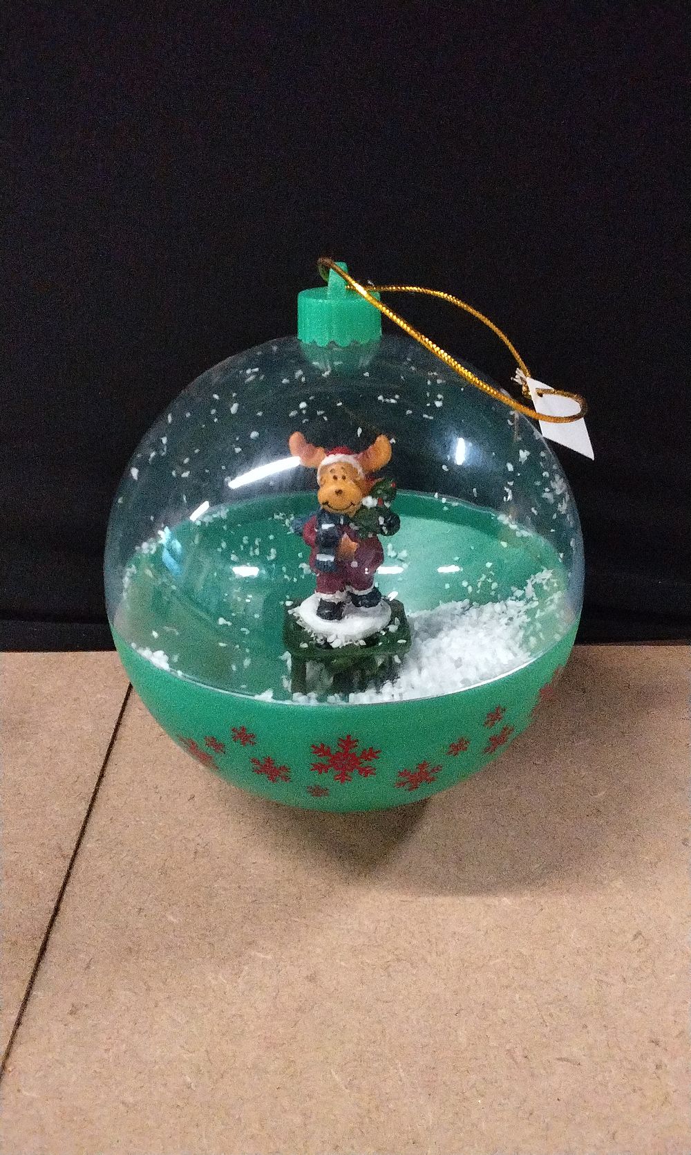 Lot 575: Brand New in Box. 14cm Battery Operated Light Up Reindeer Snow Globe