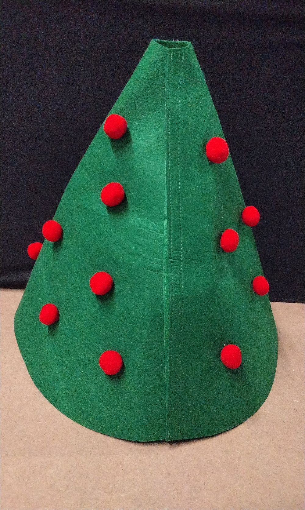 Lot 599: Green Felt PomPom Velcro Tree Skirt