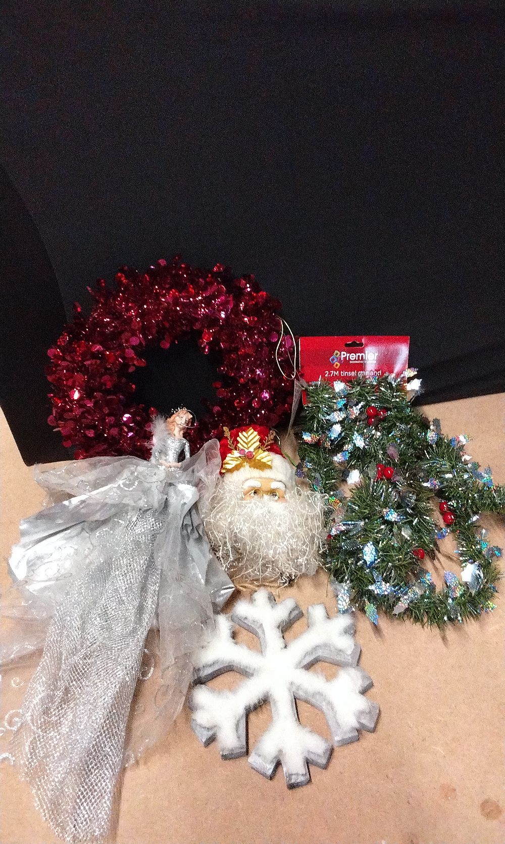Lot 600: Selection of Various Christmas Decorations