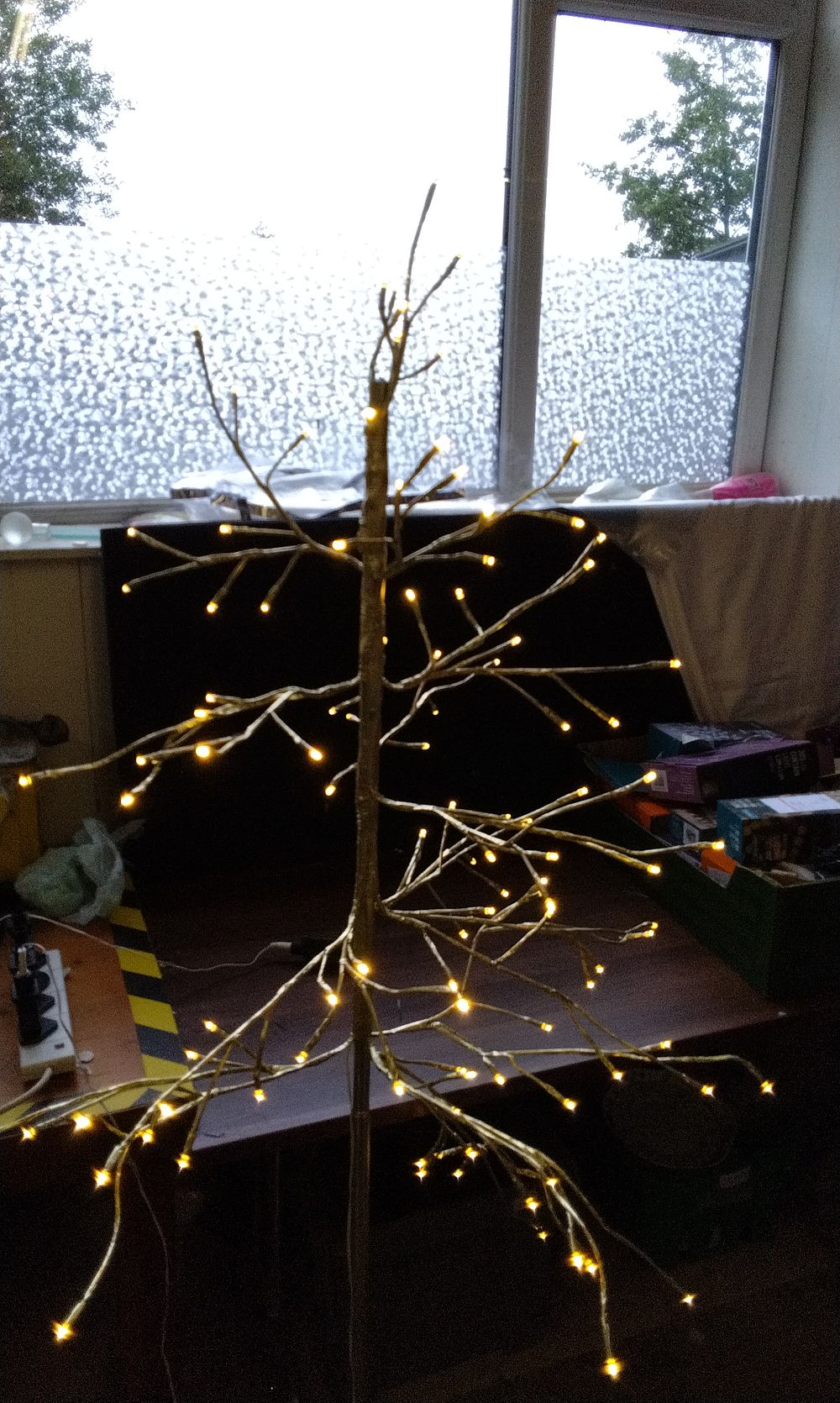 Lot 609: 5ft Pre Lit Champagne Branch Tree, 240 Warm White LEDs