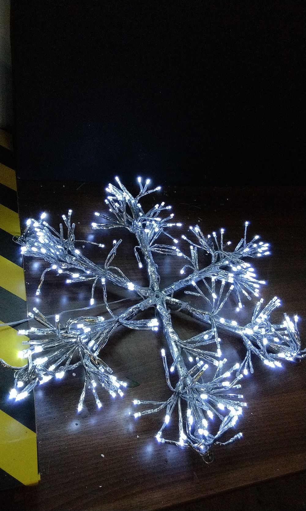 Lot 612: Pre Lit Silver LED Star, Multi Action