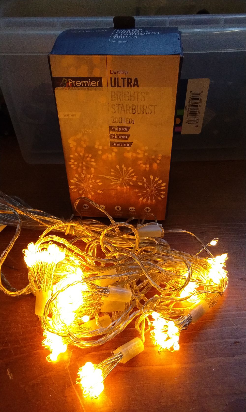 Lot 633: Premier Low Voltage 200 LED Ultra Brights Starburst