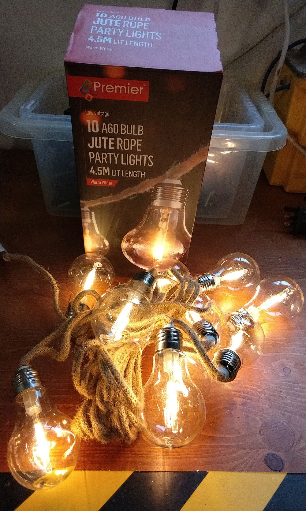 Lot 644: Premier Low Voltage 10 A60 Bulb Jute Rope