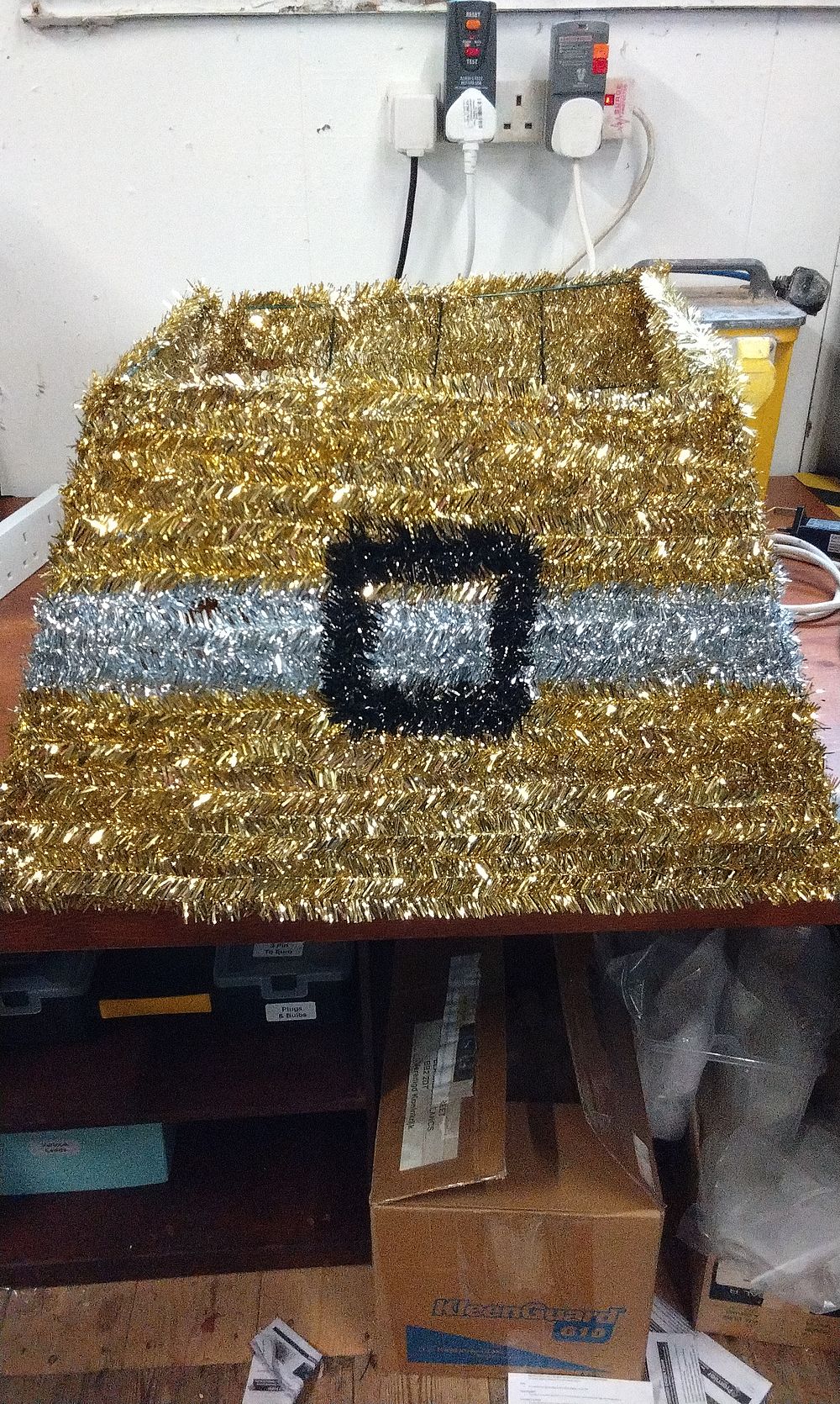 Lot 653: 4 Sided Gold and Silver Tinsel Metal Folding