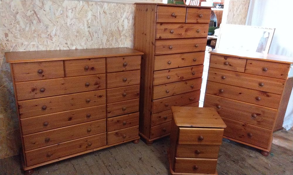 Lot 667: Four Piece Pine Drawer Set