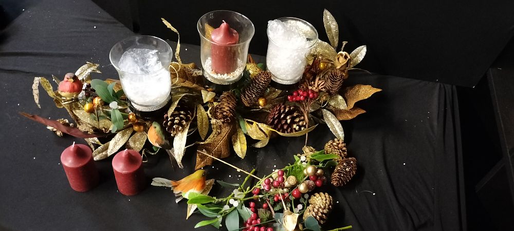 Lot 676: A Large Table Centre Piece or Shelf Christmas...