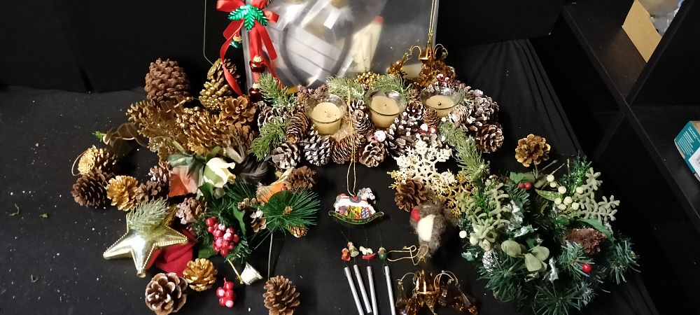 Lot 683: A Collection of Christmas Decorative Items and Decorations