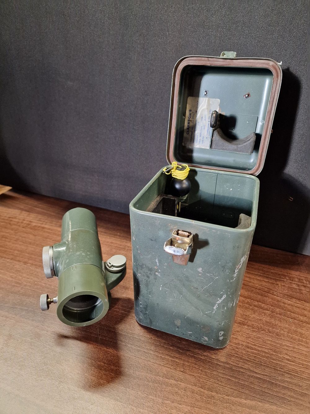 Lot 778: Vintage Watts SL70 Theodolite Autoset Level