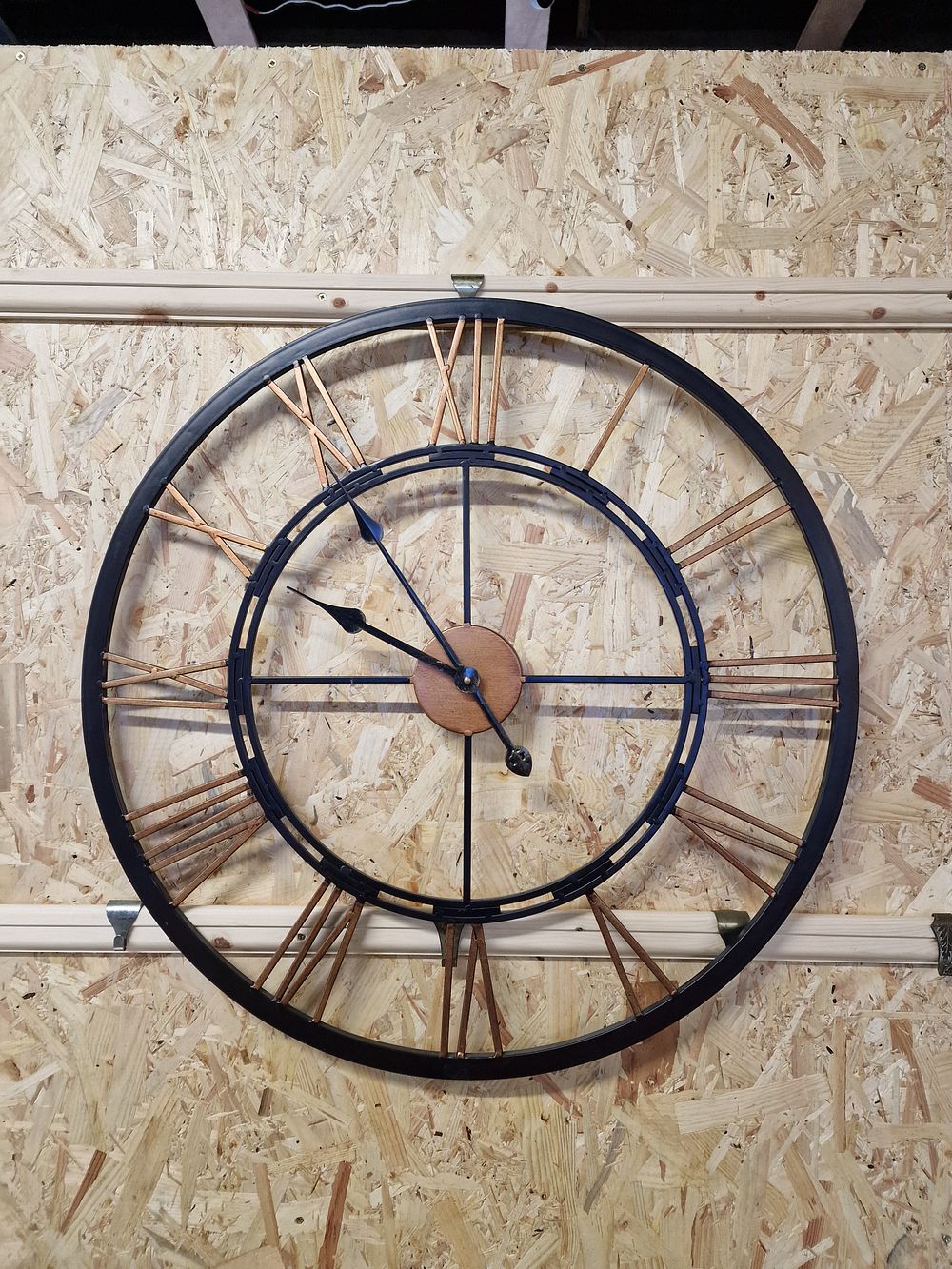 Lot 783: Large 70cm Wall Clock