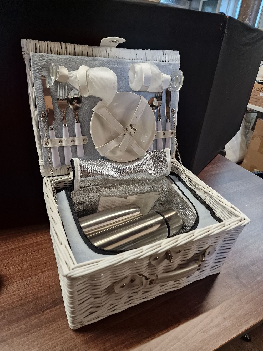 Lot 786: The Gift Company Picnic Hamper