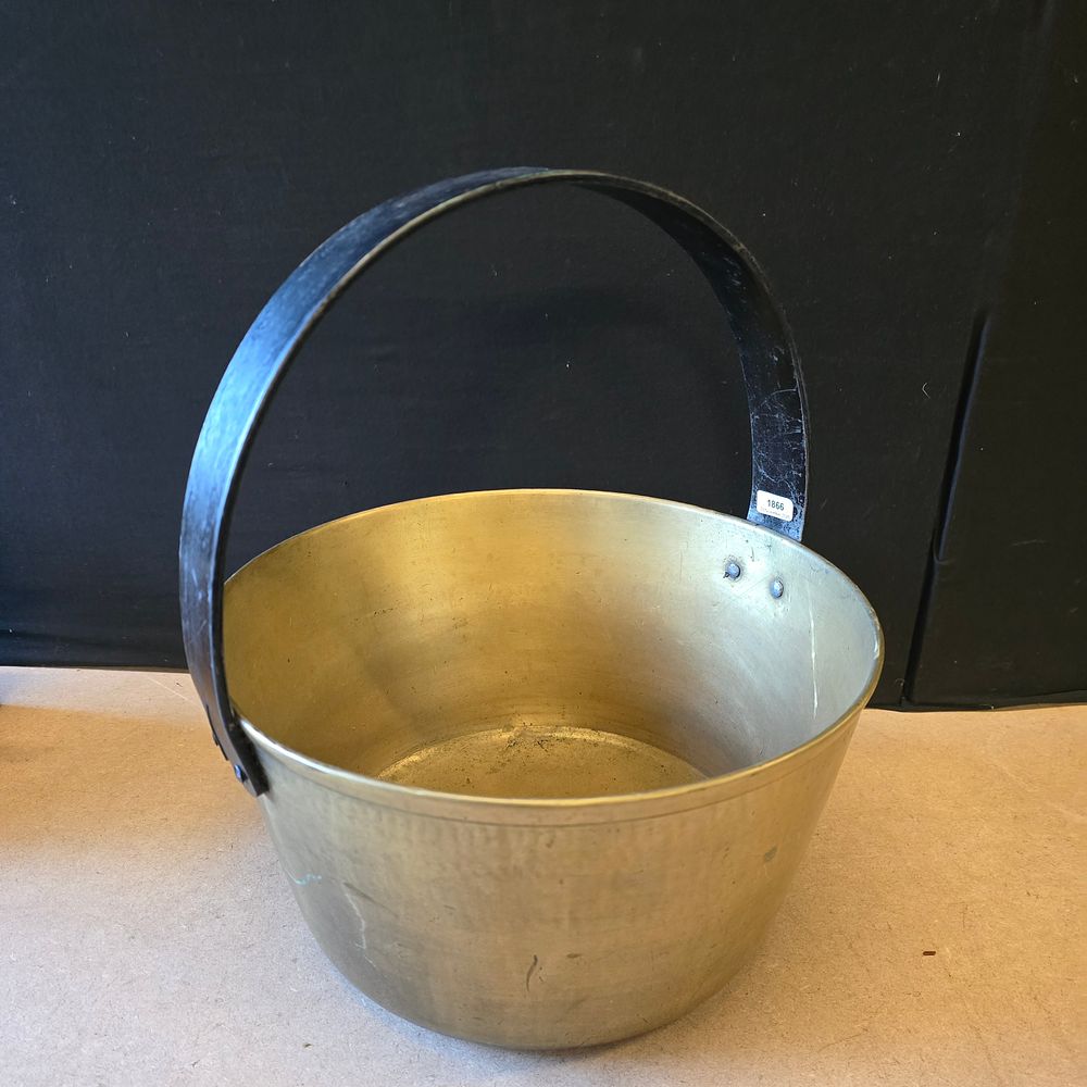 Lot 152: Antique English Brass Preserving Pan with Handle