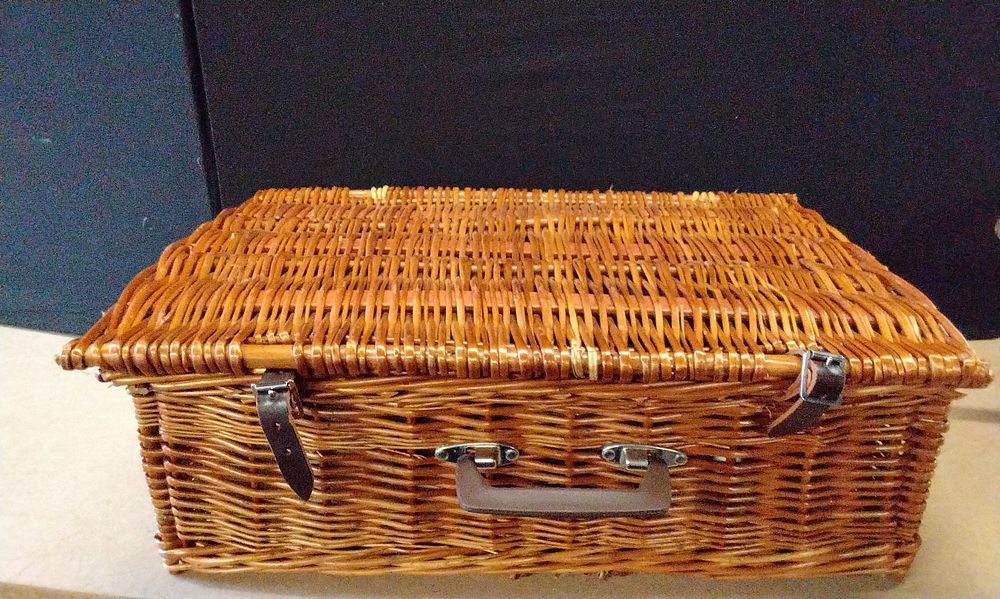 Lot 179: A Brexton Collection Six Person Wicker Picnic Basket Set