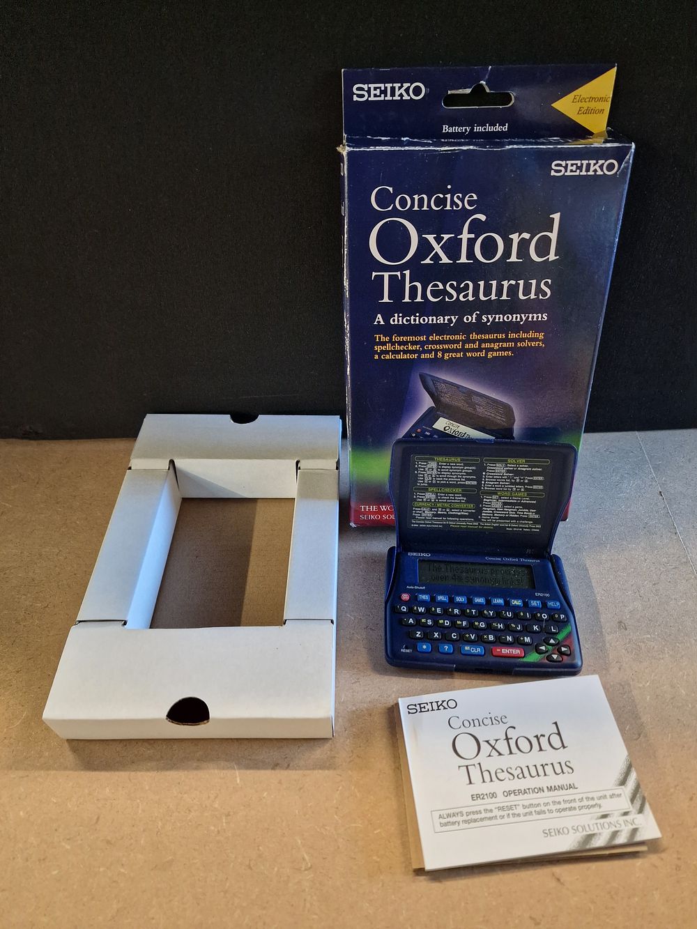Lot 394: SEIKO Concise Oxford Thesaurus ER2100 Electronic Dictionary with Box and Manual