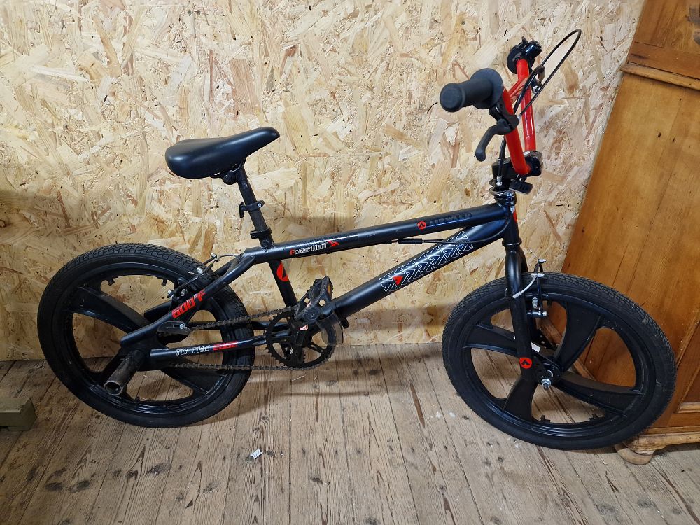 Lot 300: ADRENALIN Farenhieft BMX-Style Bicycle with CHITECH Accessories