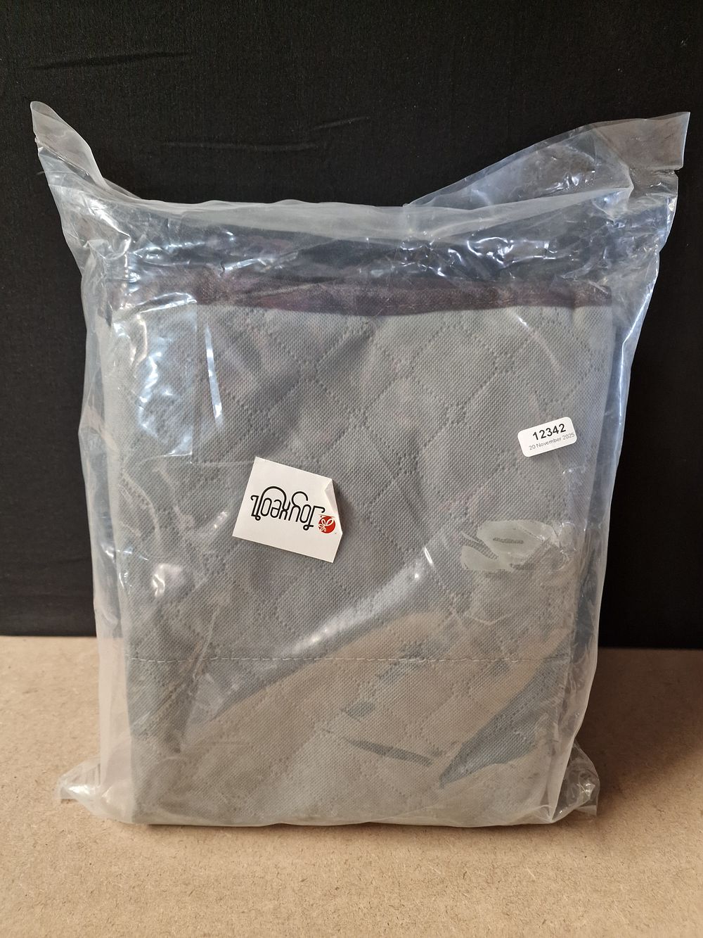 Lot 316: Jøyfeel Grey Quilted Large Capacity Storage Bag