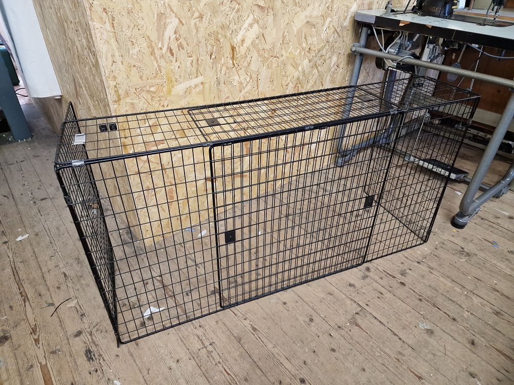 Lot 323: Black Metal Wire Fire Guard