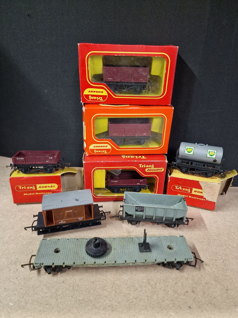 Lot 356: Eight Tri-ang Hornby OO Gauge Model Railway Wagons