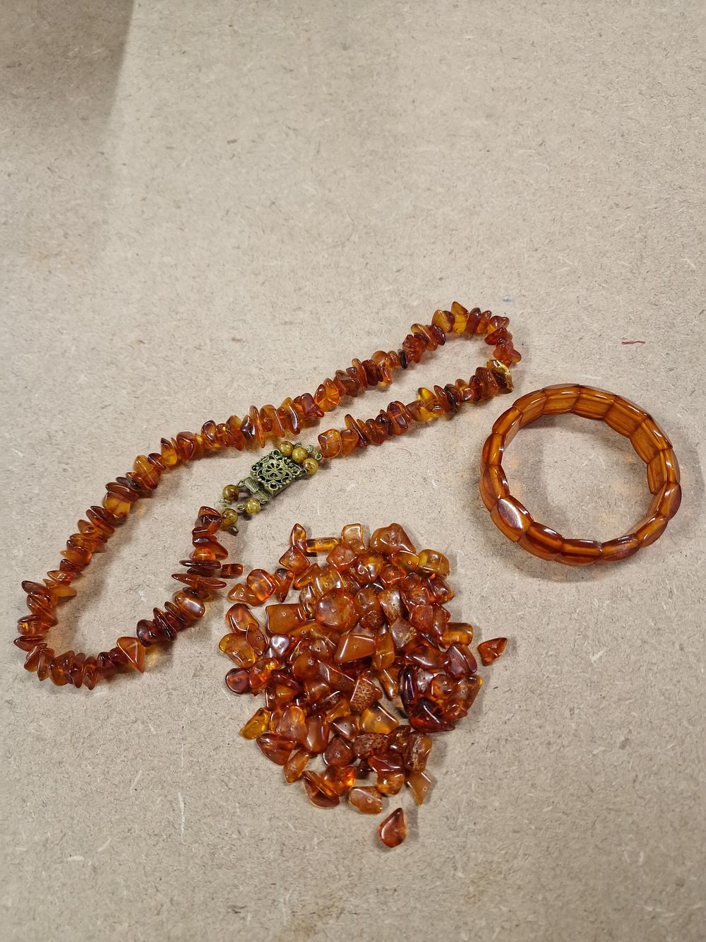 Lot 371: Amber Necklace, Bracelet, and Loose Chips